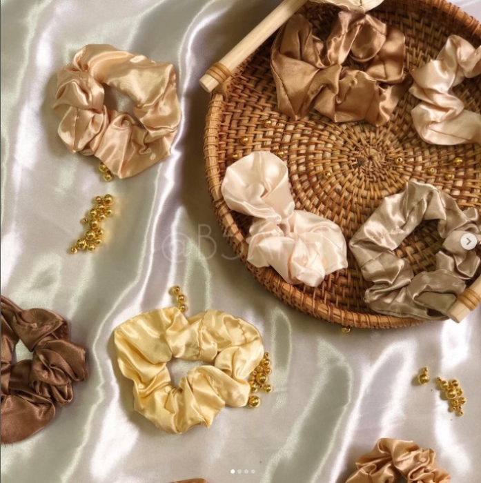 Satin scrunchies 10 pcs - Beige collection
 بكل ساتان 10 قطع - مجموعة البيج
